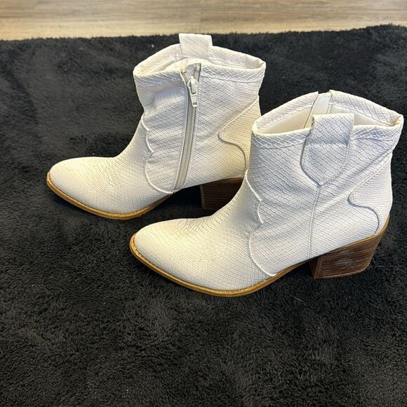 Dirty Laundry Womens Unite White Western Ankle Boots. Snake Mid Heel - Picture 6 of 11